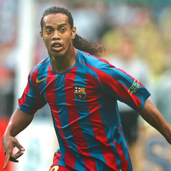 #10 RONALDINHO Camiseta Retro Primera 2006/07 - Image 6